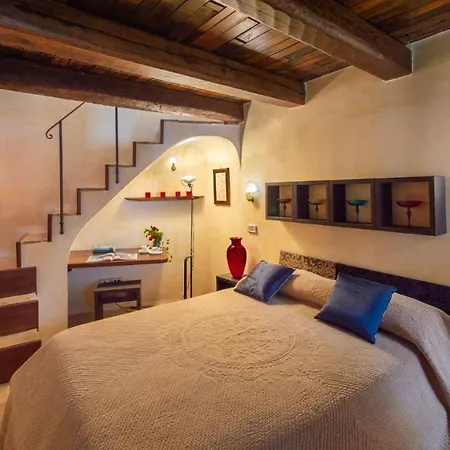 Villa Casarossa Numero Uno 6, Emma
